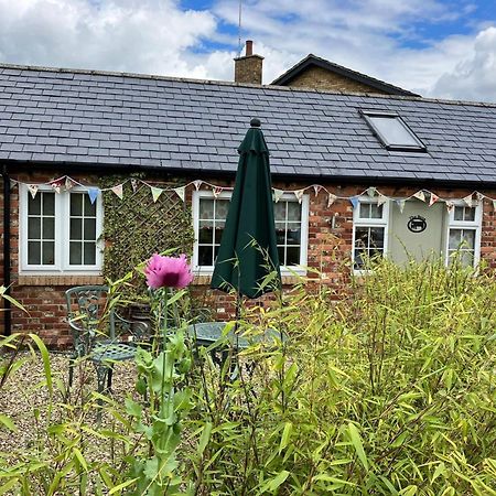 Centre Village 2 Bedroom Cottage - The Byre Pewsey Bagian luar foto