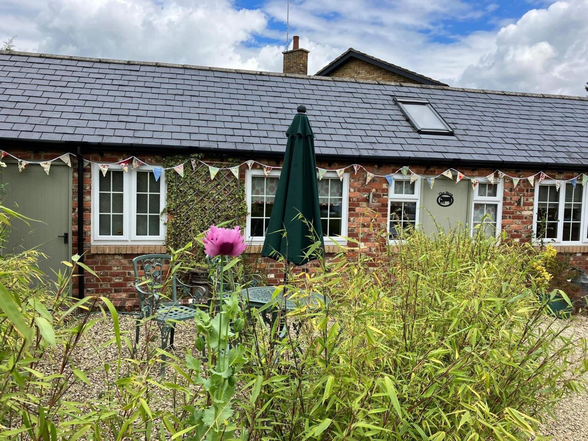 Centre Village 2 Bedroom Cottage - The Byre Pewsey Bagian luar foto
